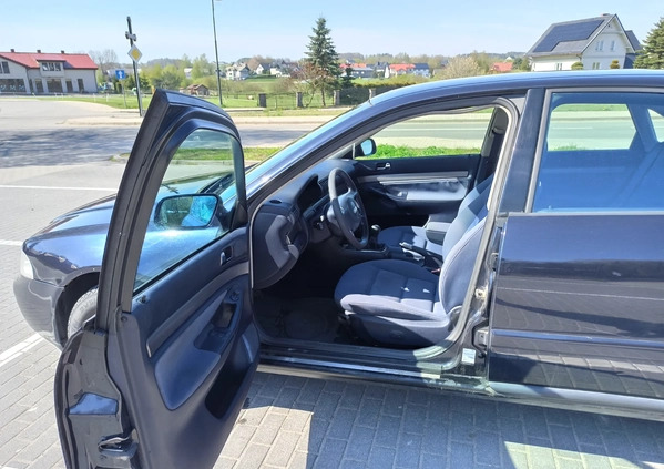 Audi A4 cena 8700 przebieg: 187635, rok produkcji 1999 z Dęblin małe 191